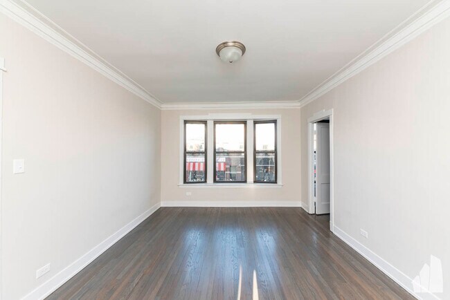 2638 N Milwaukee Ave, Unit 2 in Chicago, IL - Foto de edificio - Building Photo