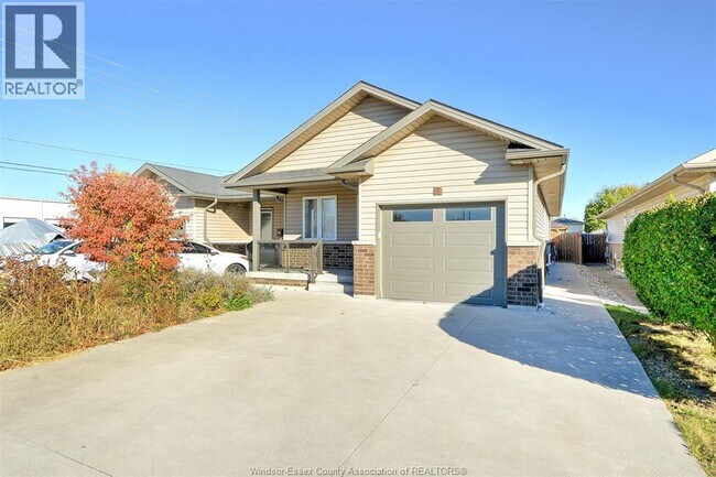 7 Venetian Dr in Amherstburg, ON - Building Photo - Building Photo