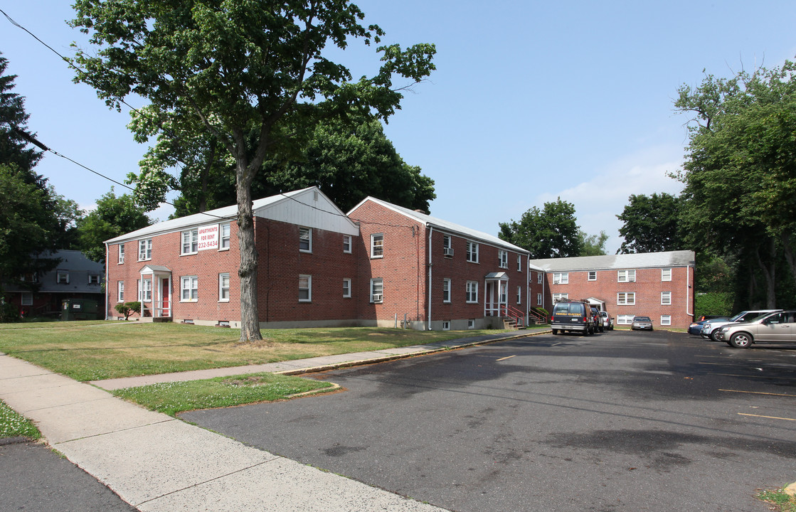 212-218 Main St in East Hartford, CT - Building Photo