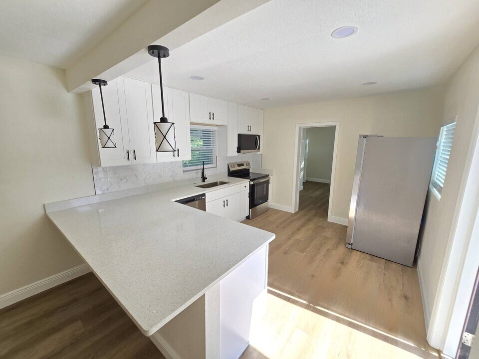 416 W Ianthe St in Tavares, FL - Building Photo