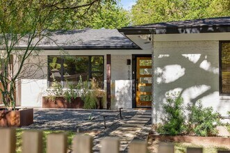 1604 Elmhurst Dr in Austin, TX - Building Photo - Building Photo