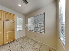 611 Desert Silk Ct in North Las Vegas, NV - Building Photo - Building Photo