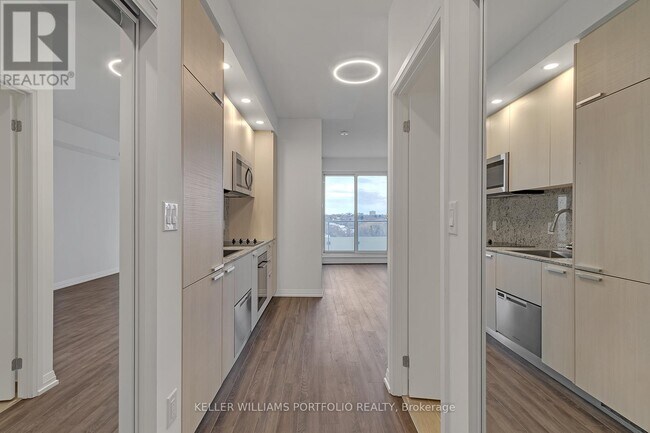 75 Canterbury Pl in Toronto, ON - Building Photo - Building Photo