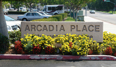 Arcadia Place in Vista, CA - Foto de edificio - Building Photo