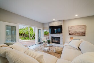 7528 Navigator Cir in Carlsbad, CA - Building Photo - Building Photo