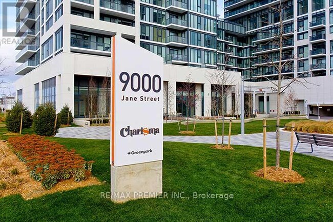 9000-9000 Jane St in Vaughan, ON - Building Photo - Building Photo