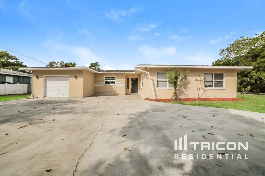 4225 Cortez Way S in St. Petersburg, FL - Building Photo
