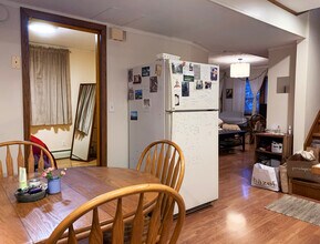 2445 W Pensacola Ave, Unit G in Chicago, IL - Building Photo - Building Photo