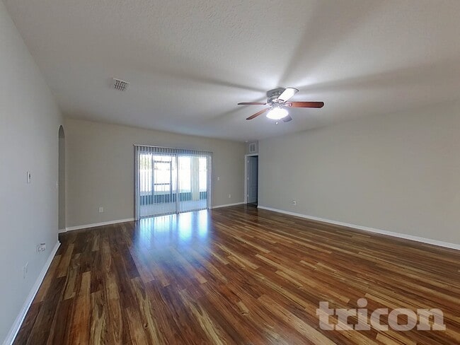 492 Shirley Dr in Apopka, FL - Foto de edificio - Building Photo