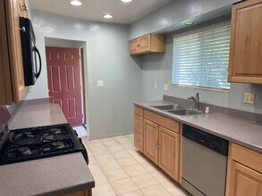 3128 Hempstead Rd in Sacramento, CA - Building Photo - Building Photo