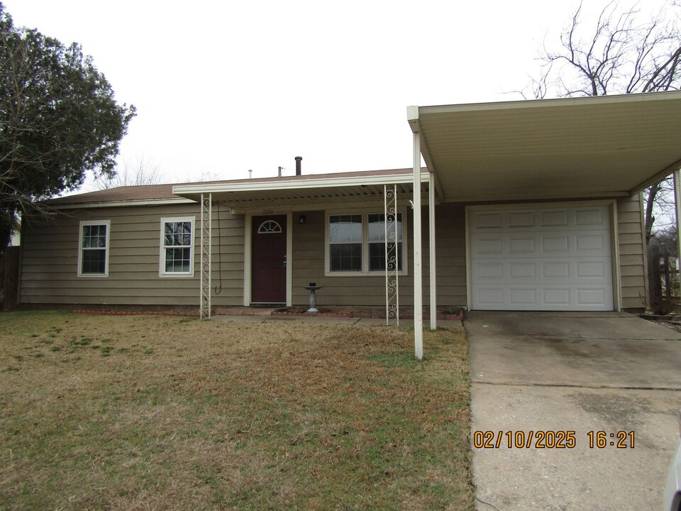 2206 NW 26th St in Lawton, OK - Building Photo