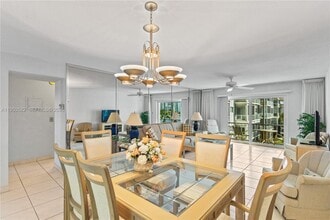 2200 Diana Dr in Hallandale Beach, FL - Building Photo - Building Photo