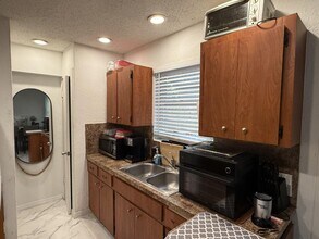 2641 Polk St in Hollywood, FL - Building Photo - Building Photo