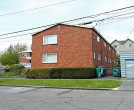 Pauline Apartment in Seattle, WA - Foto de edificio - Building Photo