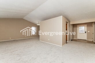 5699 Waynegate Rd in Dayton, OH - Building Photo - Building Photo