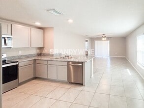 5488 Logan Cave Ave in Wimauma, FL - Building Photo - Building Photo