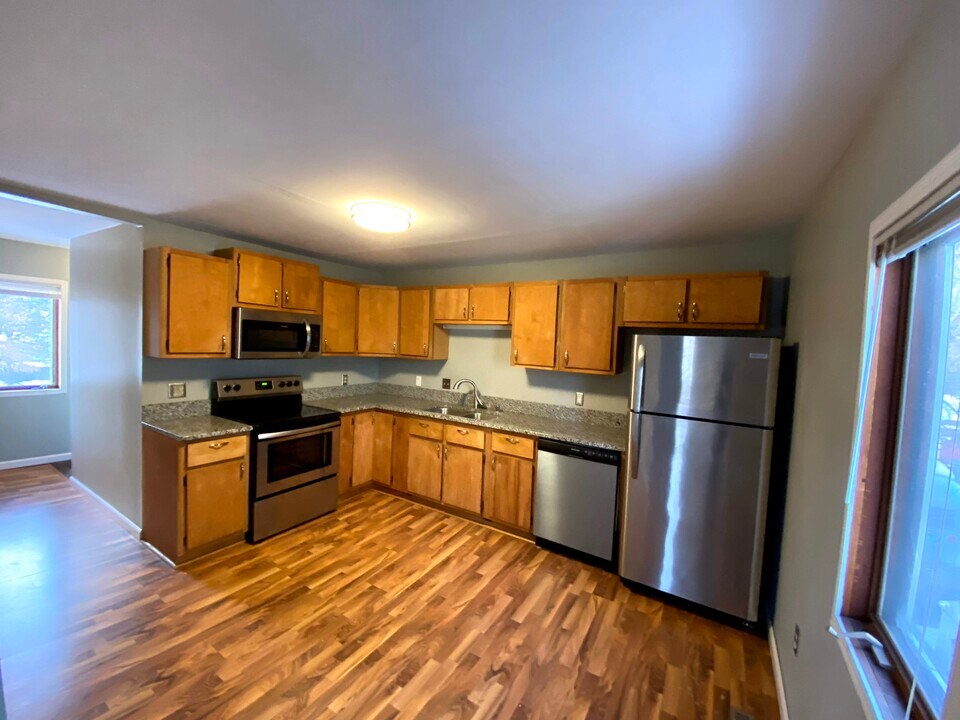 669 Laurel Ave, Unit Unit 2 in St. Paul, MN - Building Photo