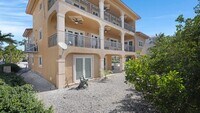 51 W Plaza Del Lago in Islamorada, FL - Building Photo - Building Photo