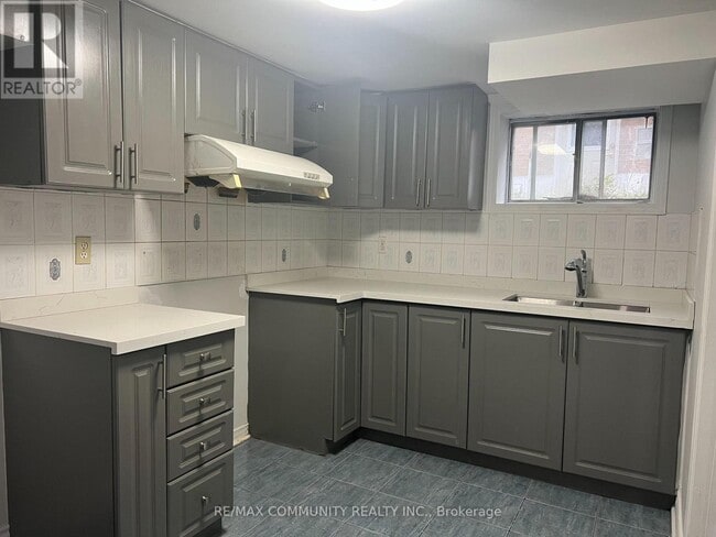 177 Sedgemount Dr in Toronto, ON - Building Photo - Building Photo