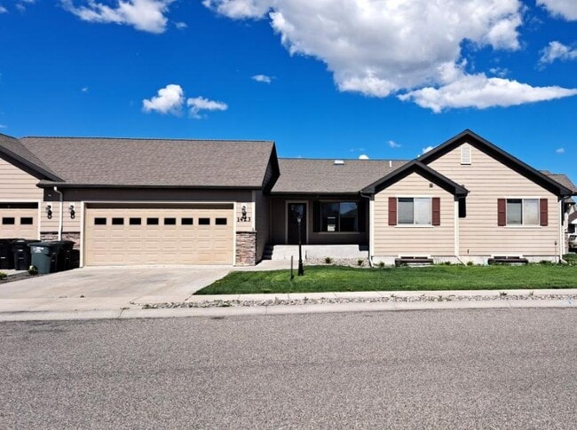 property at 1423 Chesapeake Ln
