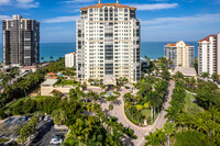 The Seasons at Naples Cay in Naples, FL - Foto de edificio - Building Photo