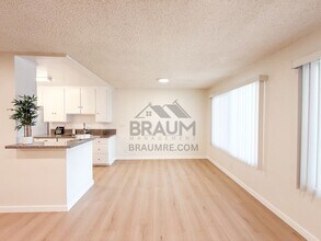 6041 Whitsett Ave, Unit 205 in Los Angeles, CA - Building Photo - Building Photo