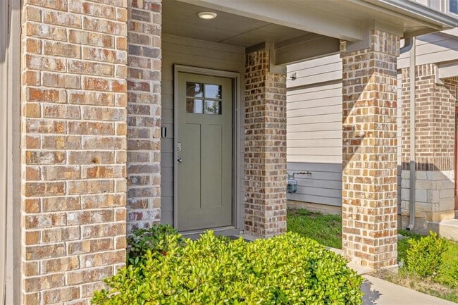 property at 3004 Maryanne Ln