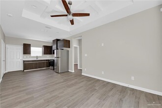 912 W La Pointe Ave in Alton, TX - Building Photo - Building Photo