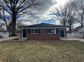 501 E Pearl St in Greenwood, IN - Building Photo