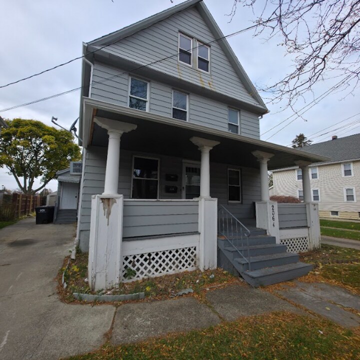 2064 Halstead Ave in Lakewood, OH - Building Photo