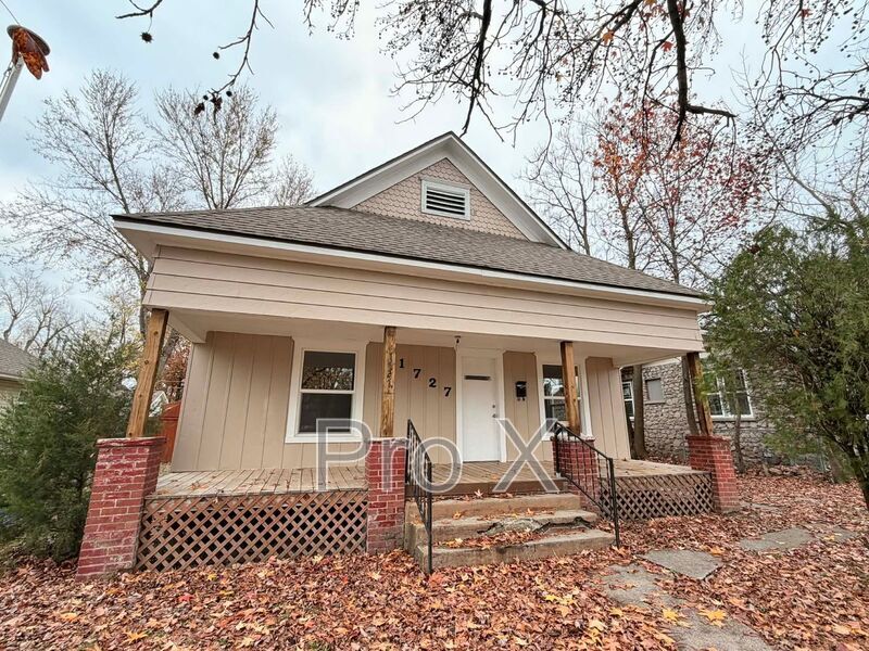 1727 S Empire Ave in Joplin, MO - Foto de edificio
