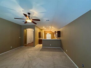 1240 W Cottonwood Dr in Crowley, TX - Foto de edificio - Building Photo