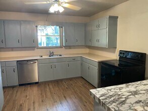 413 N Lydia Ave in Stephenville, TX - Building Photo - Building Photo
