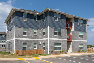 The Reserve at Springdale in Springdale, AR - Foto de edificio - Building Photo