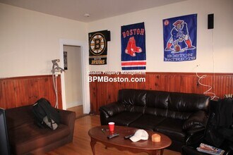 76 Hano St in Boston, MA - Building Photo - Building Photo