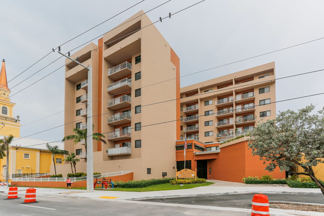 Riverside Apartments in Miami, FL - Foto de edificio