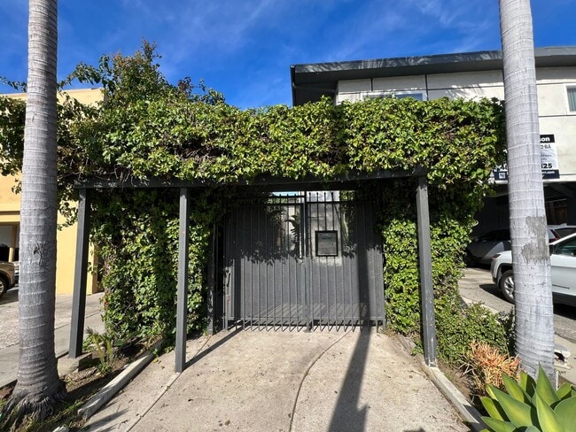 12737 Matteson Ave in Los Angeles, CA - Building Photo - Building Photo