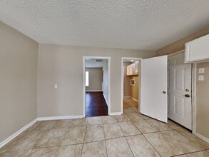 6002 Raza Rd in Pearland, TX - Building Photo - Building Photo