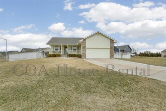 822 Whitetail Ct in Wichita, KS - Building Photo - Building Photo