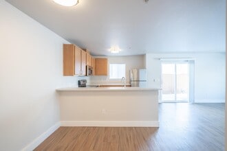 Cascade Ridge in Lebanon, OR - Foto de edificio - Building Photo