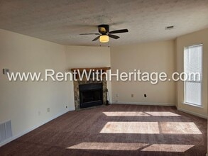 3616 N Hopkins Ct in Powder Springs, GA - Building Photo - Building Photo