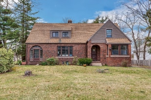 60 Maple Ave in North Haven, CT - Building Photo