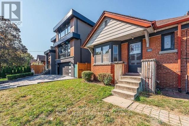 22 Woodgate Dr in Toronto, ON - Building Photo