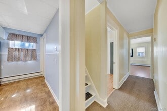 39 Chapman Pl in Bay Shore, NY - Building Photo - Building Photo