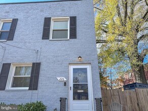 226 Guthrie Ave in Alexandria, VA - Foto de edificio - Building Photo