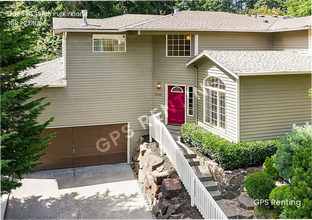 12554 NE 138th Pl in Kirkland, WA - Building Photo - Building Photo