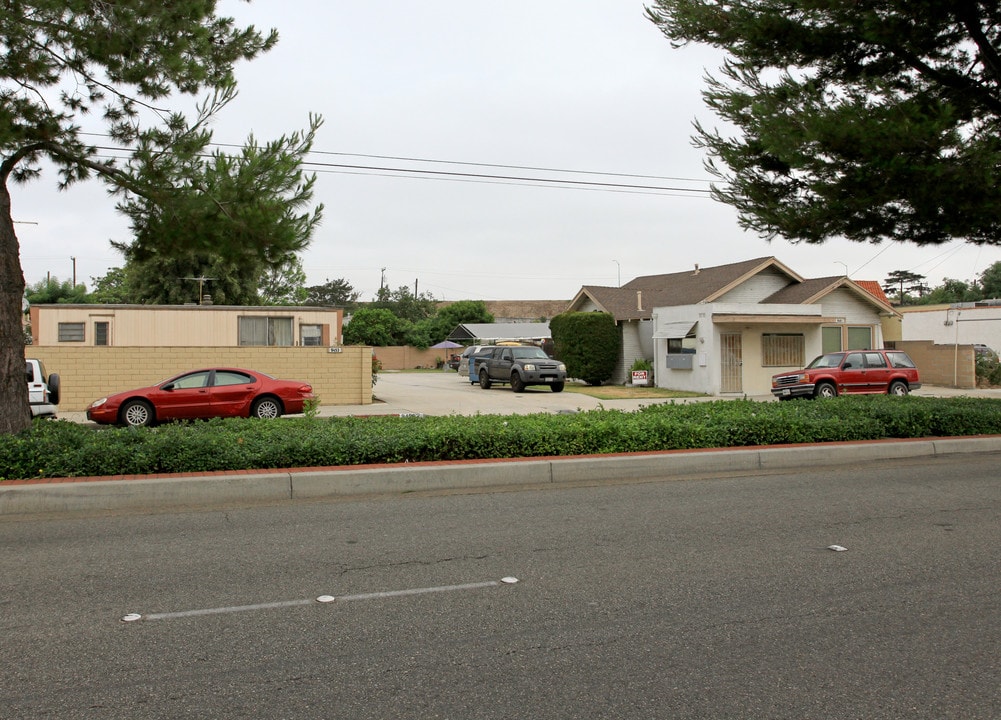 9453-9461 Artesia Blvd in Bellflower, CA - Building Photo