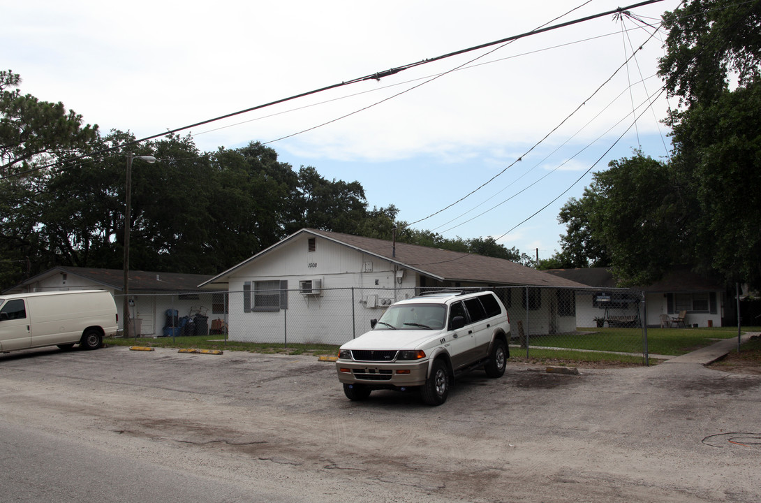 1508 E 142nd Ave in Tampa, FL - Foto de edificio