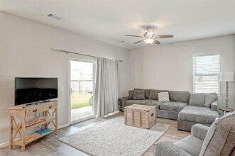 10145 Pappas Dr in Brookshire, TX - Building Photo - Building Photo