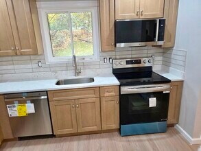 69 Homestead Ln in Brookfield, CT - Building Photo - Building Photo